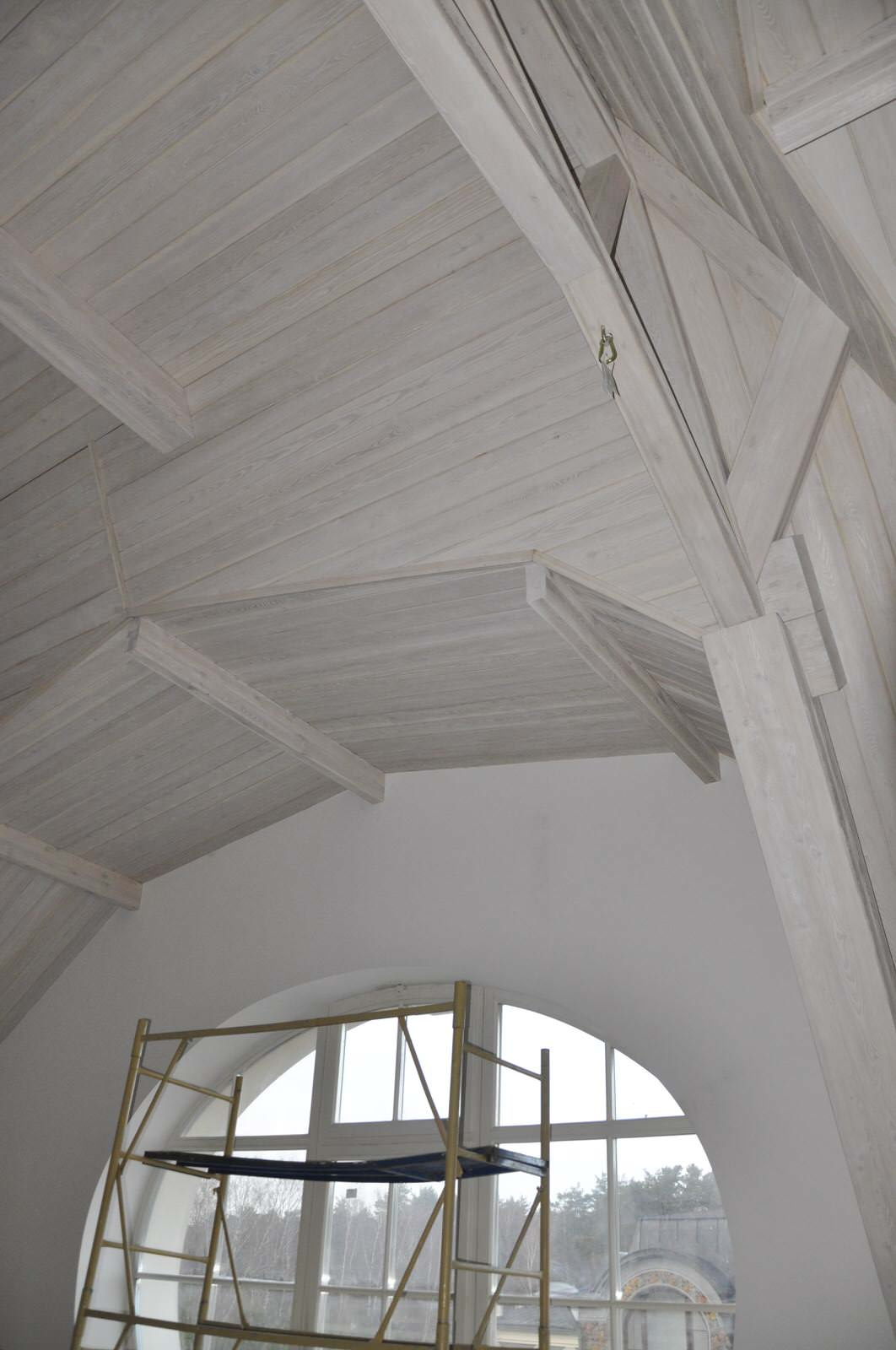 Отделка планкеном и фальшбалками из лиственницы дома в Горках-2