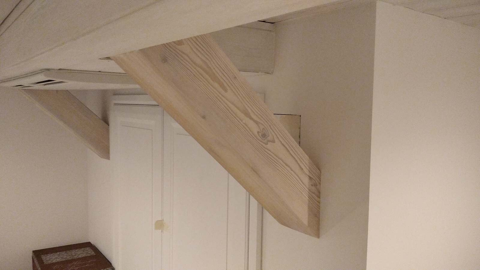 Отделка планкеном и фальшбалками из лиственницы дома в Горках-2