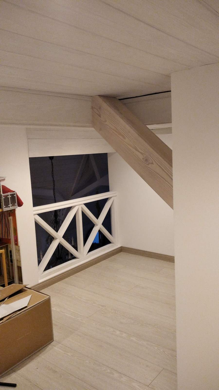 Отделка планкеном и фальшбалками из лиственницы дома в Горках-2