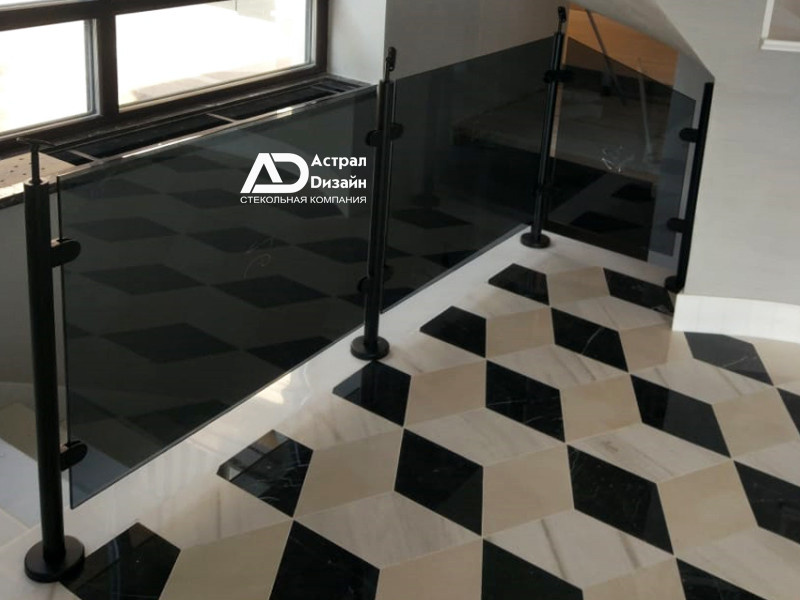 Лестничные ограждения из гнутого стекла