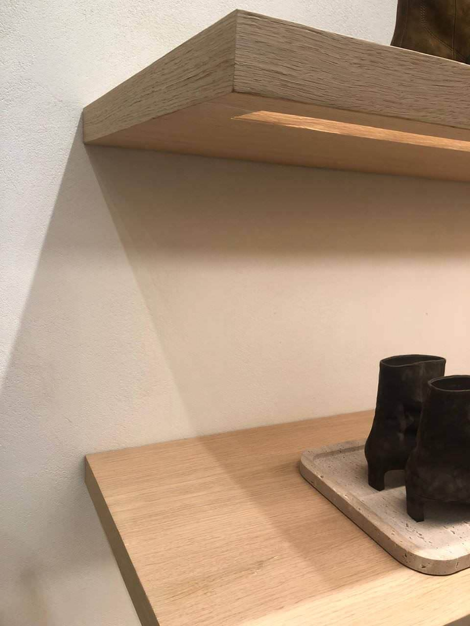 Фактурная штукатурка в интерьере магазина