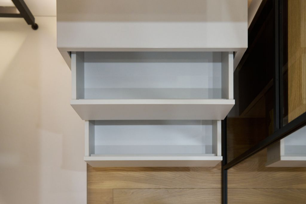 Модуль с выдвижными ящиками