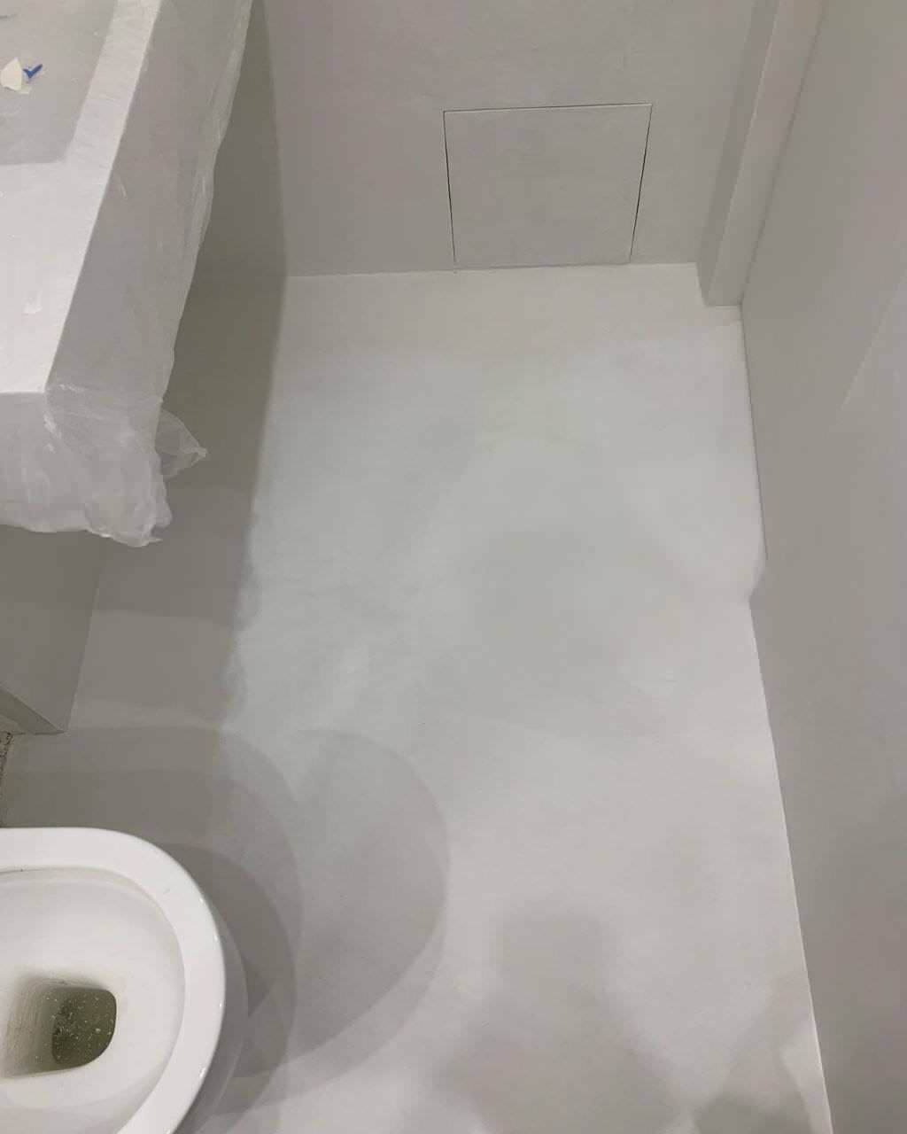 Отделка ванной комнаты под Микроцемент / Арт бетон в белом цвете