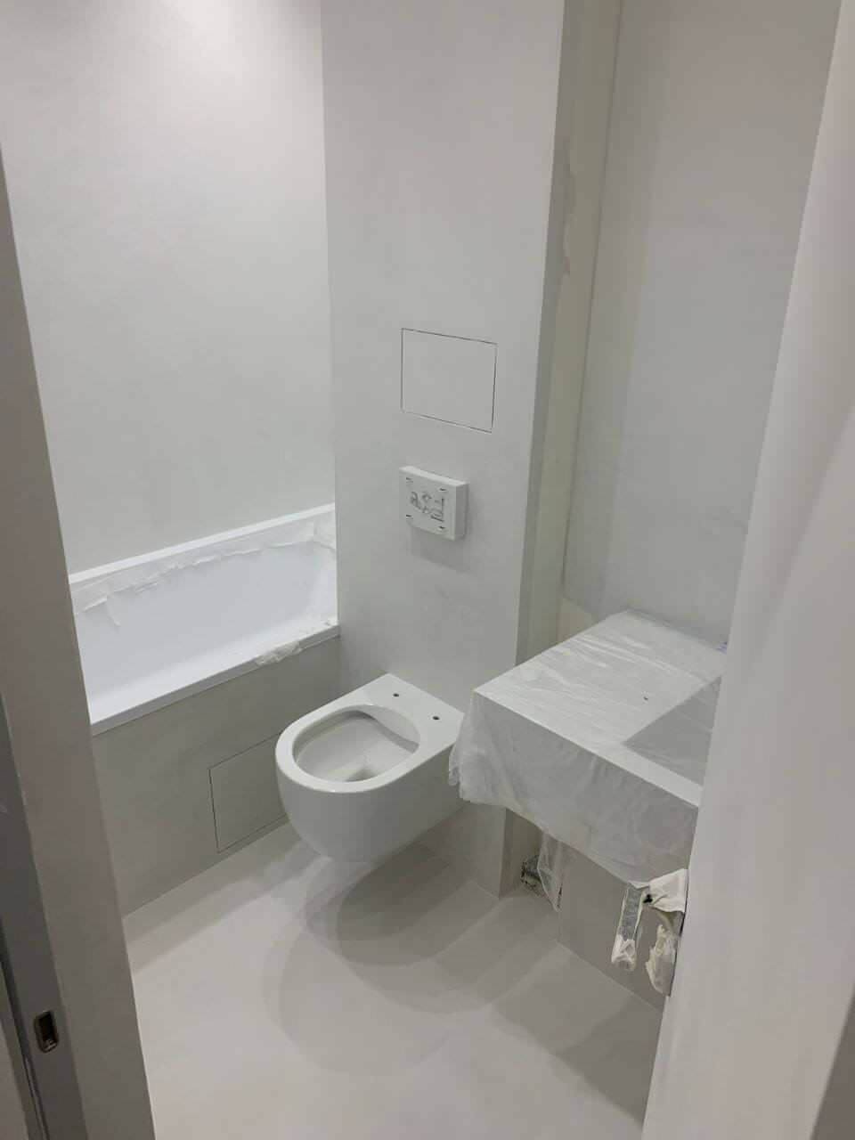 Отделка ванной комнаты под Микроцемент / Арт бетон в белом цвете