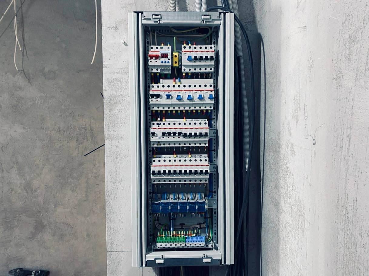 ЖК EVER электромонтаж в 2-х комнатной квартире 68m2