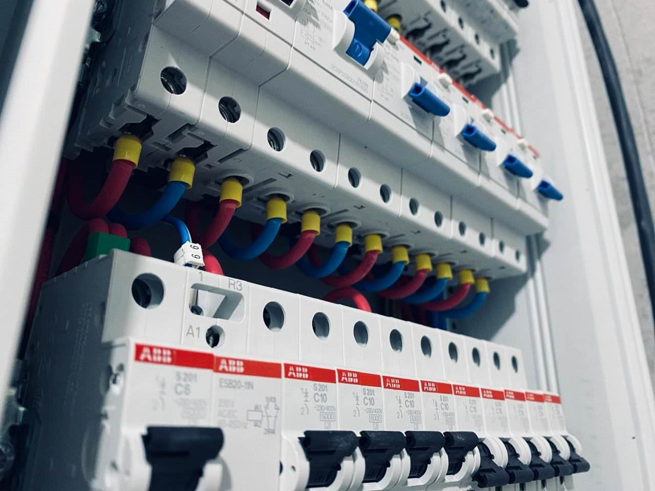 ЖК EVER электромонтаж в 2-х комнатной квартире 68m2