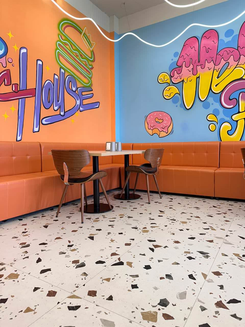 Ресторан "Мак Хаус" в высотках "Грозный Сити"