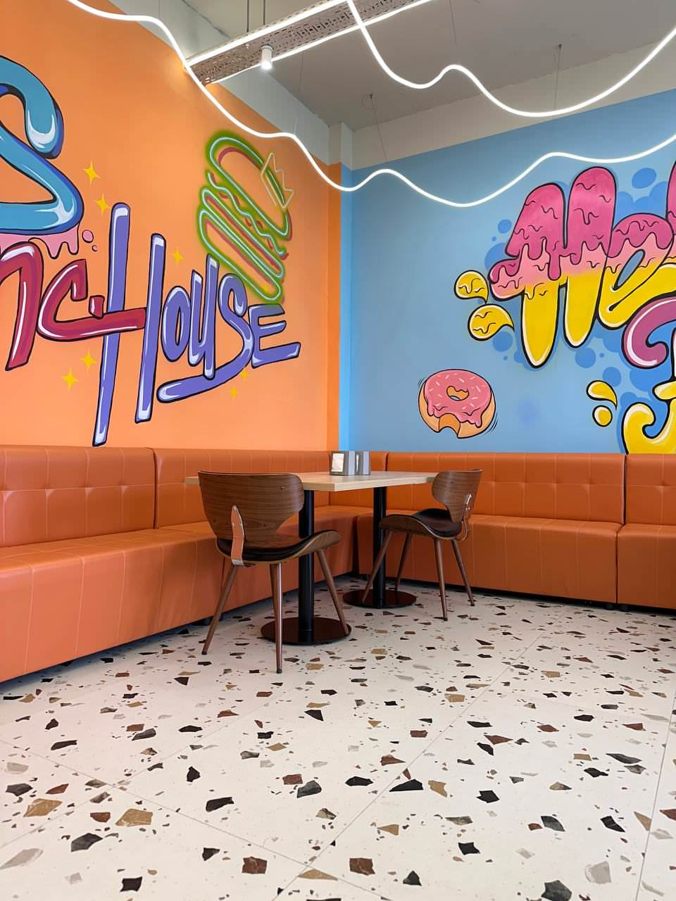 Ресторан "Мак Хаус" в высотках "Грозный Сити"