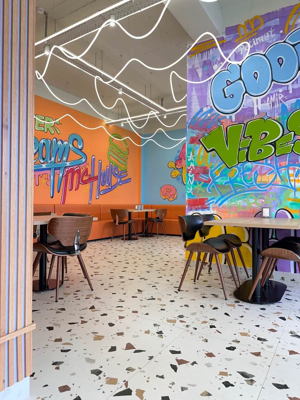 Ресторан "Мак Хаус" в высотках "Грозный Сити"