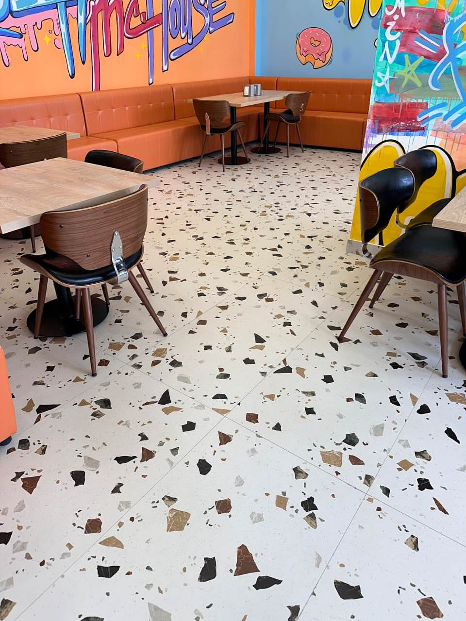 Ресторан "Мак Хаус" в высотках "Грозный Сити"