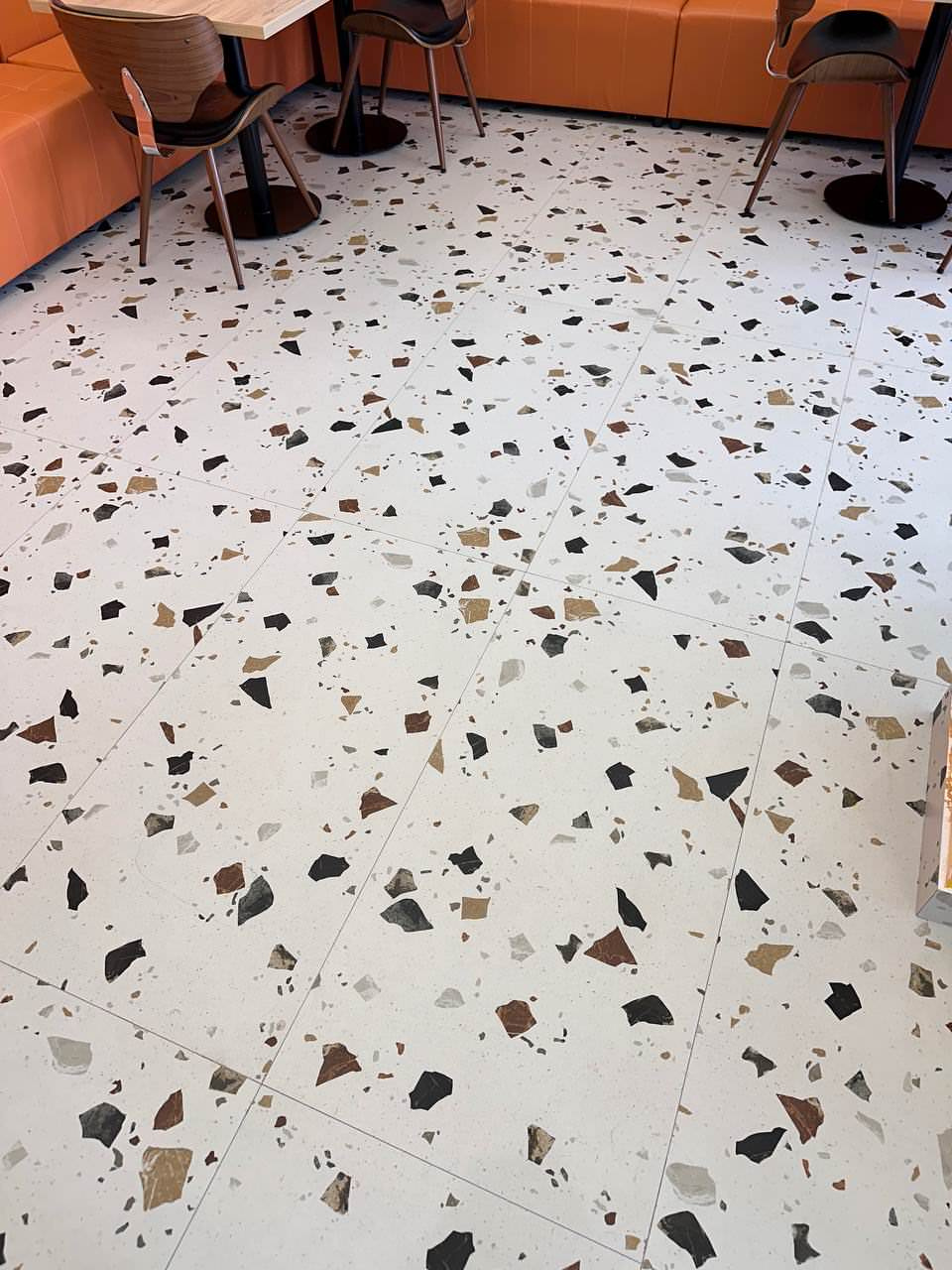 Ресторан "Мак Хаус" в высотках "Грозный Сити"