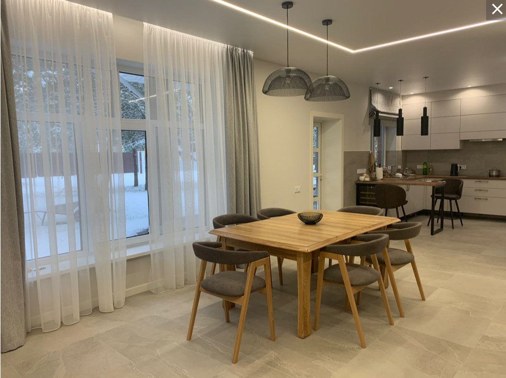 Дом в соснах