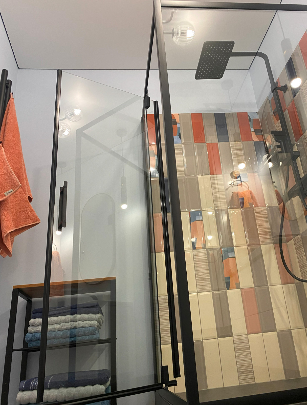 Малые м2 - не помеха комфорта. Смелый и яркий интерьер для молодой семьи