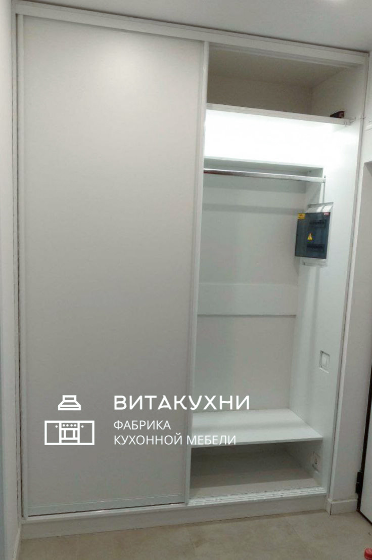Белый шкаф-купе