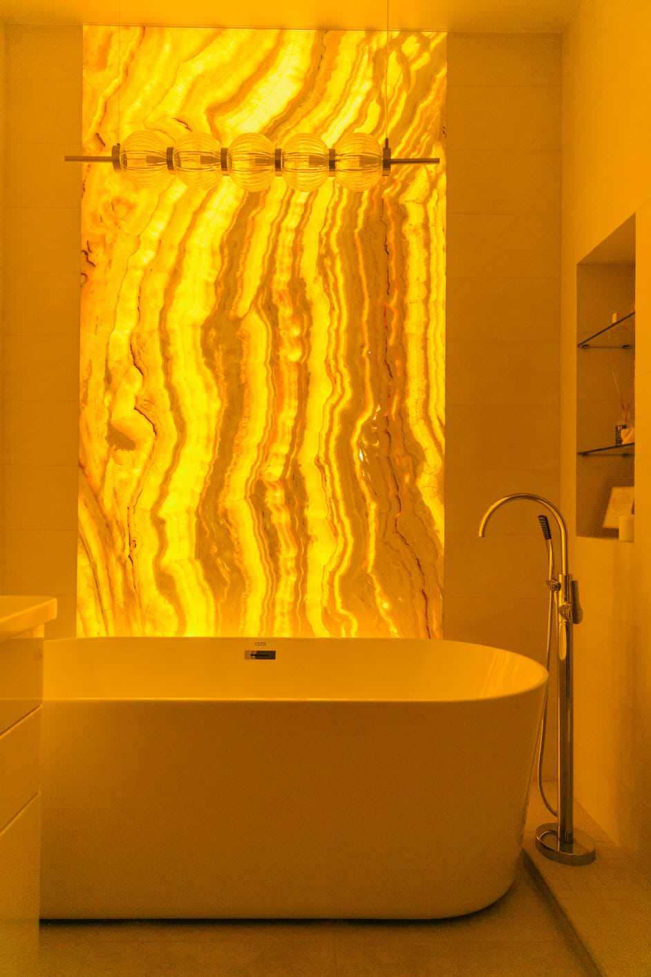 Панно из Onyx Alabastro с подстветкой