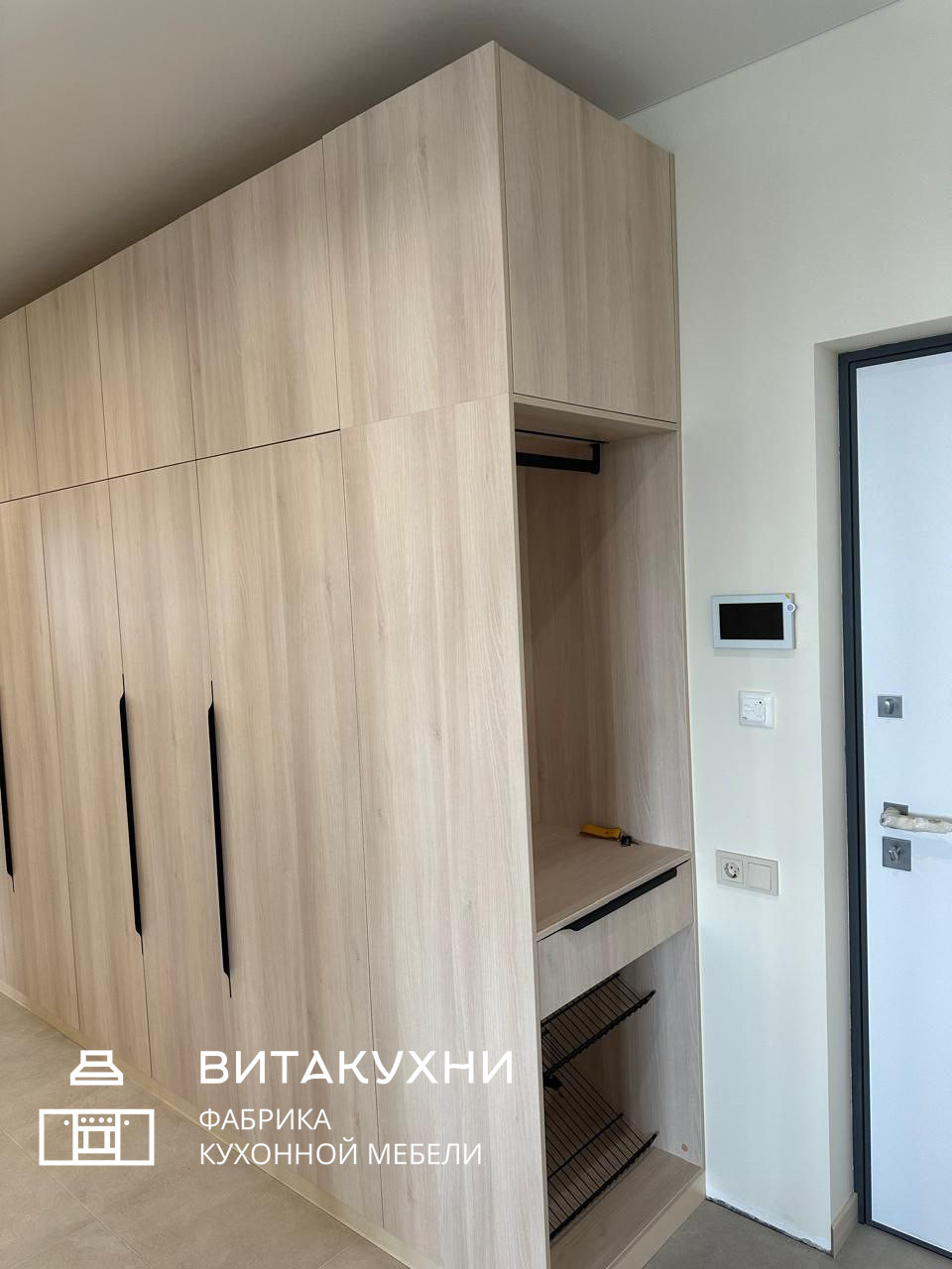 Вместительный шкаф в прихожую
