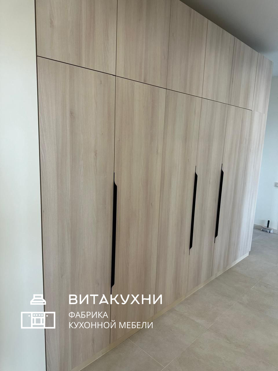 Вместительный шкаф в прихожую