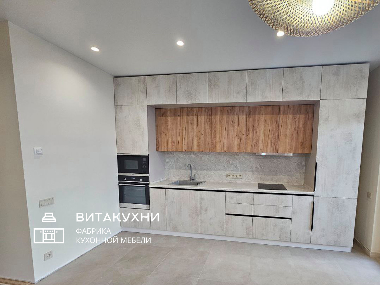Прямая кухня с фасадами под бетон