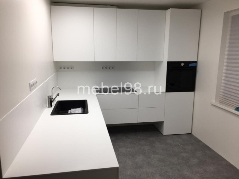 Кухня на заказ белая