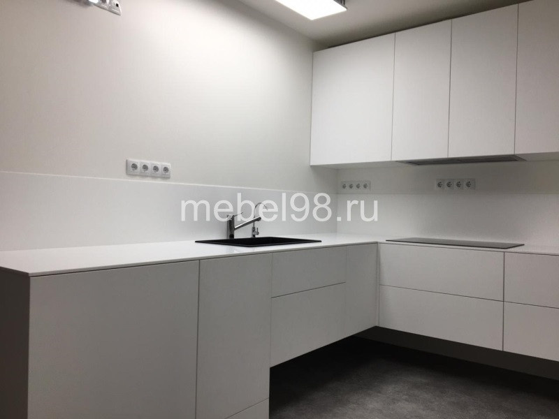 Кухня на заказ белая