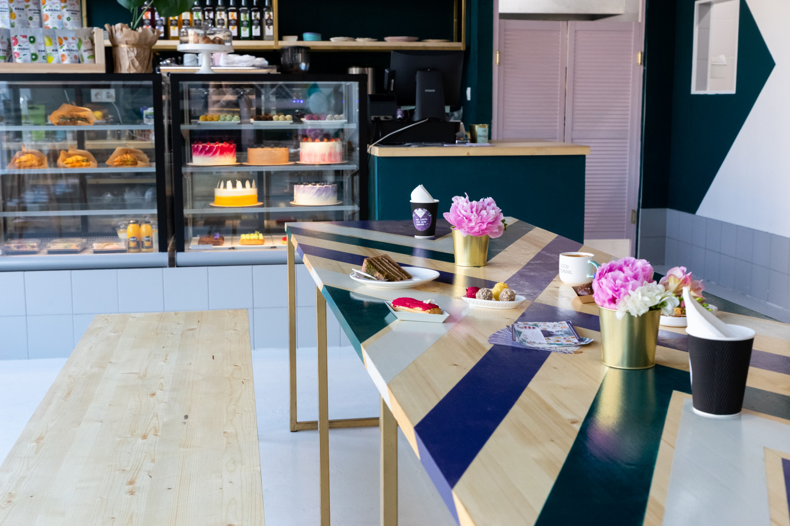 SHE_RA cafe