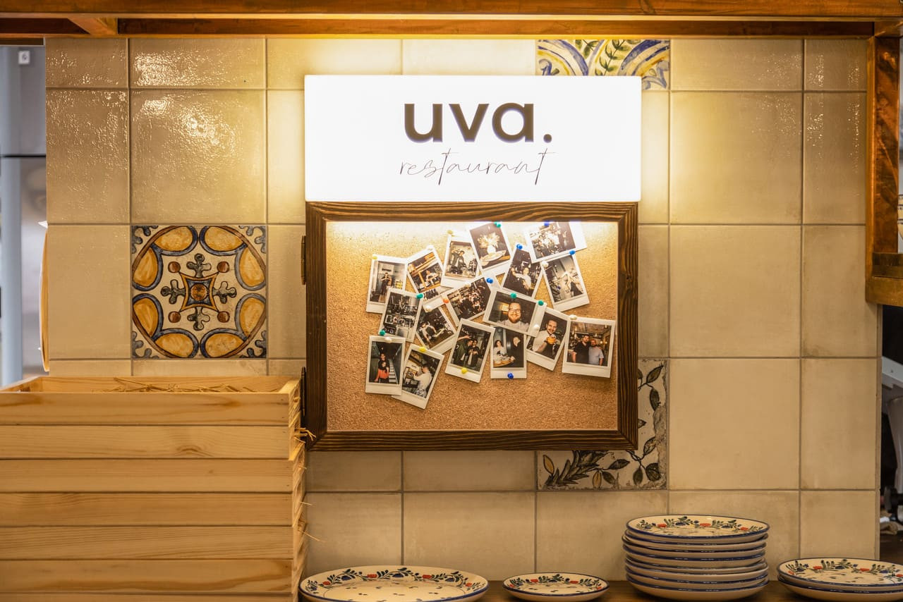 Ресторан Uva в апарт-отеле YES Марата