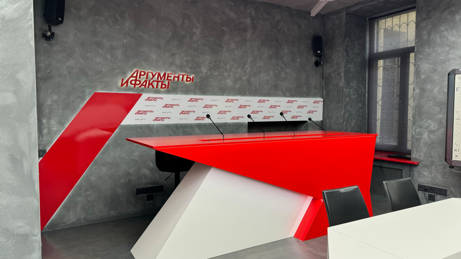 Обложка проекта: Реновация пресс-центра "Аргументы и факты на Неве"