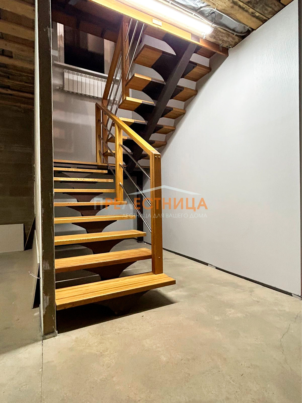 Лестница на центральном косоуре Ассоль-42