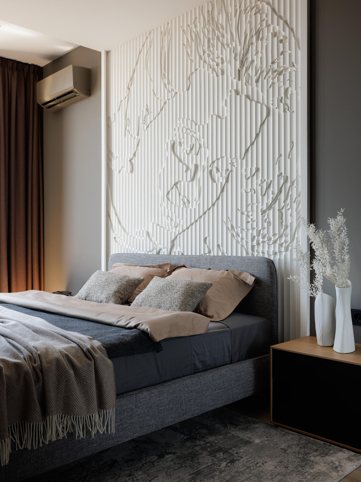 Современная квартира с бордовыми акцентами в ЖК "Притяжение" - 146 м2