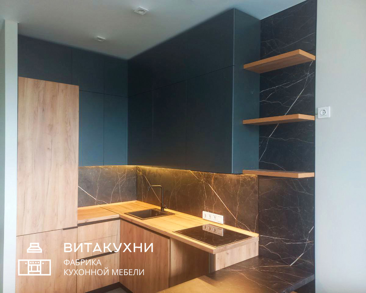 П-образная кухня с барной стойкой