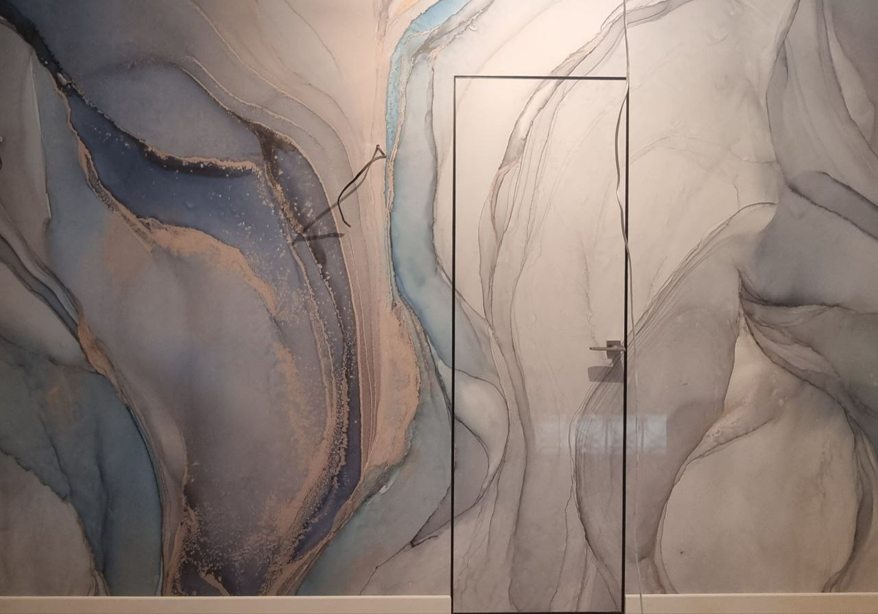 Обложка проекта: Скрытая дверь и оклейка обоями