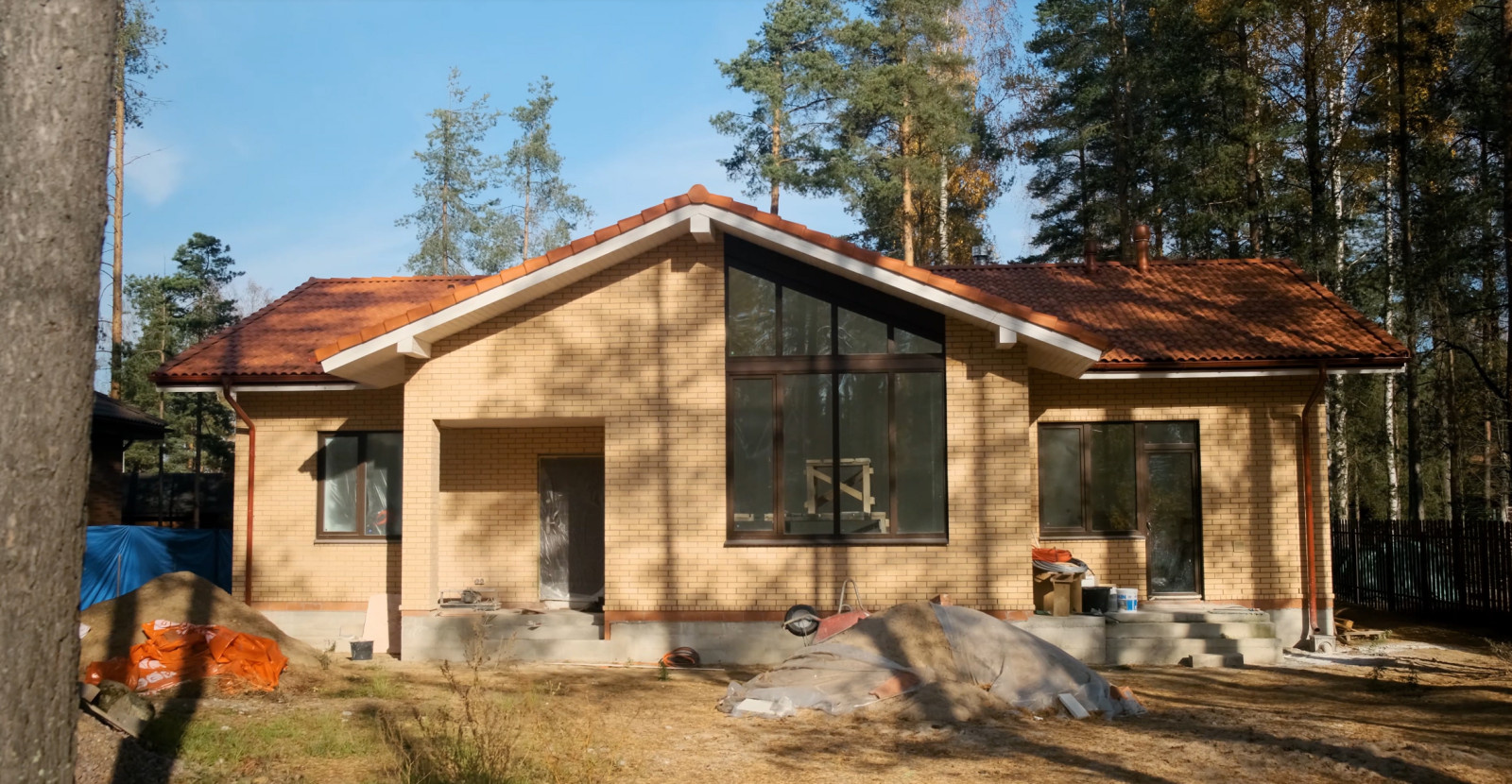 Одноэтажный компактный дом площадью 140 м2