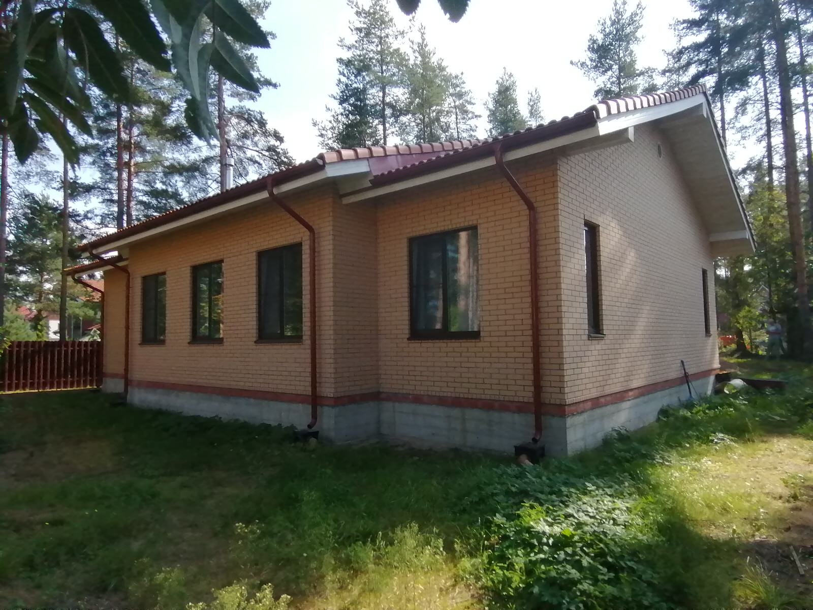 Одноэтажный компактный дом площадью 140 м2