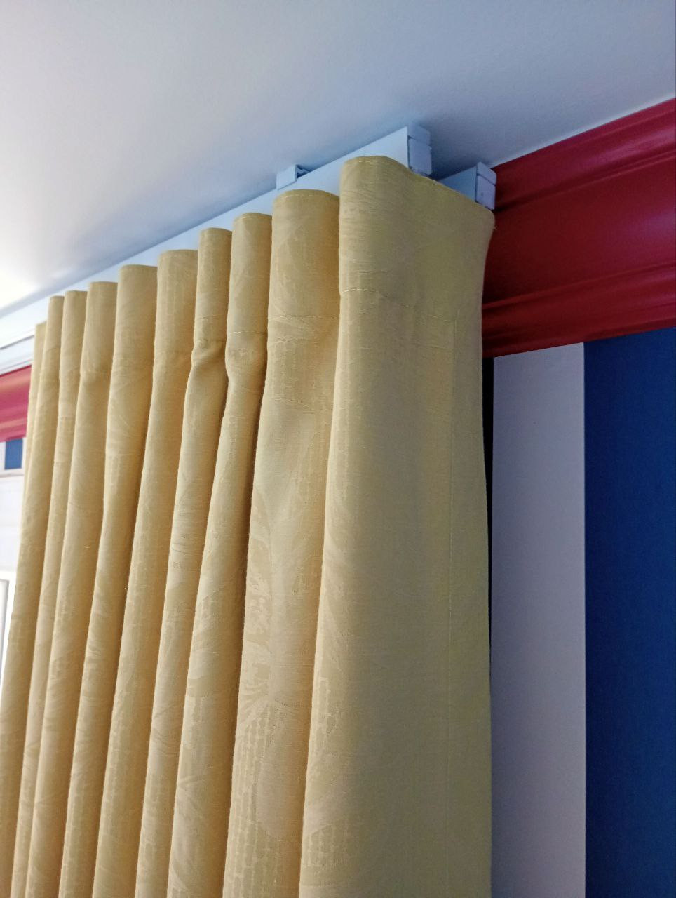 Une chambre aux couleurs vives pour un adolescent