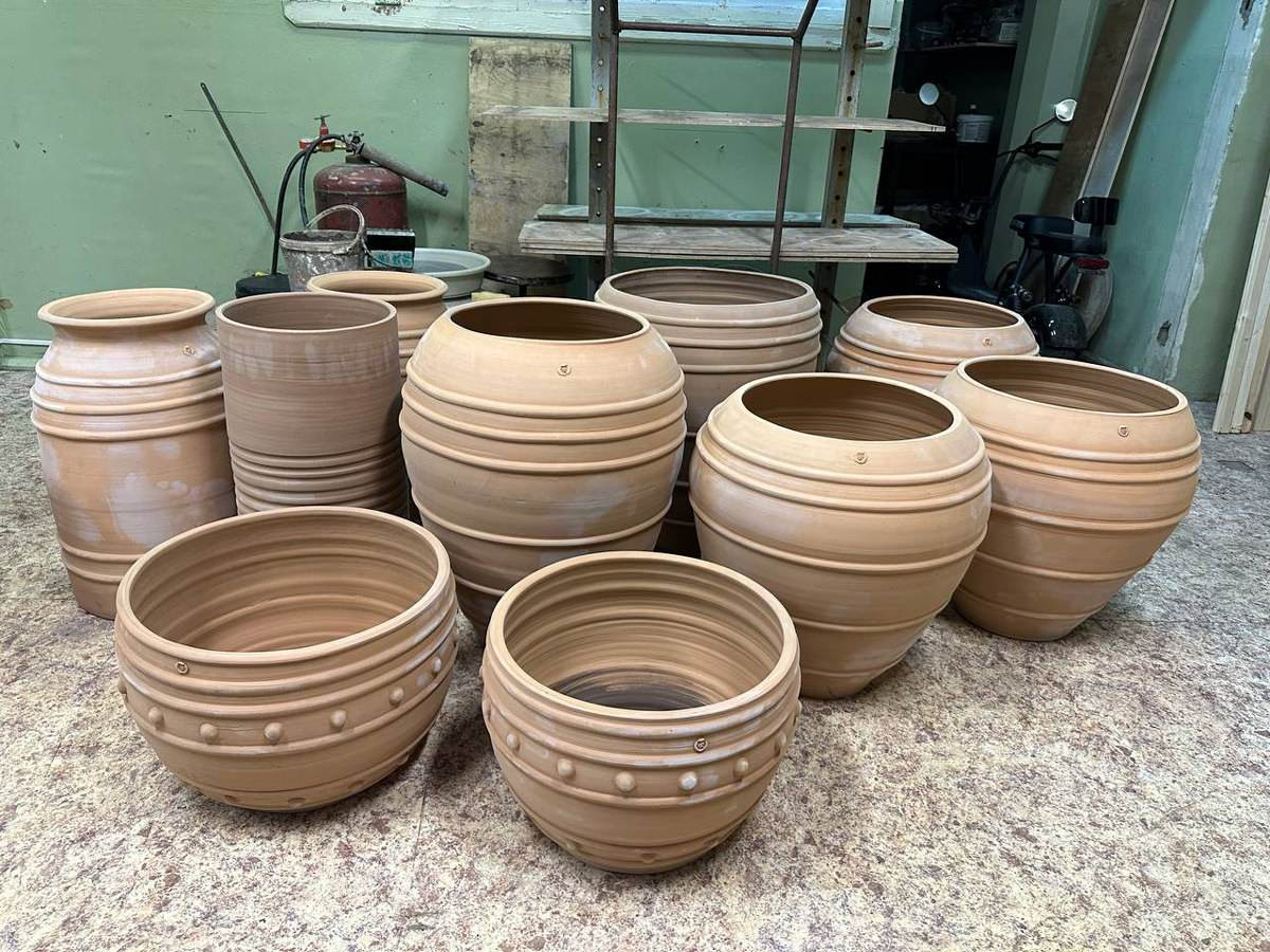 Горшки под деревья для конференц-зала частной усадьбы