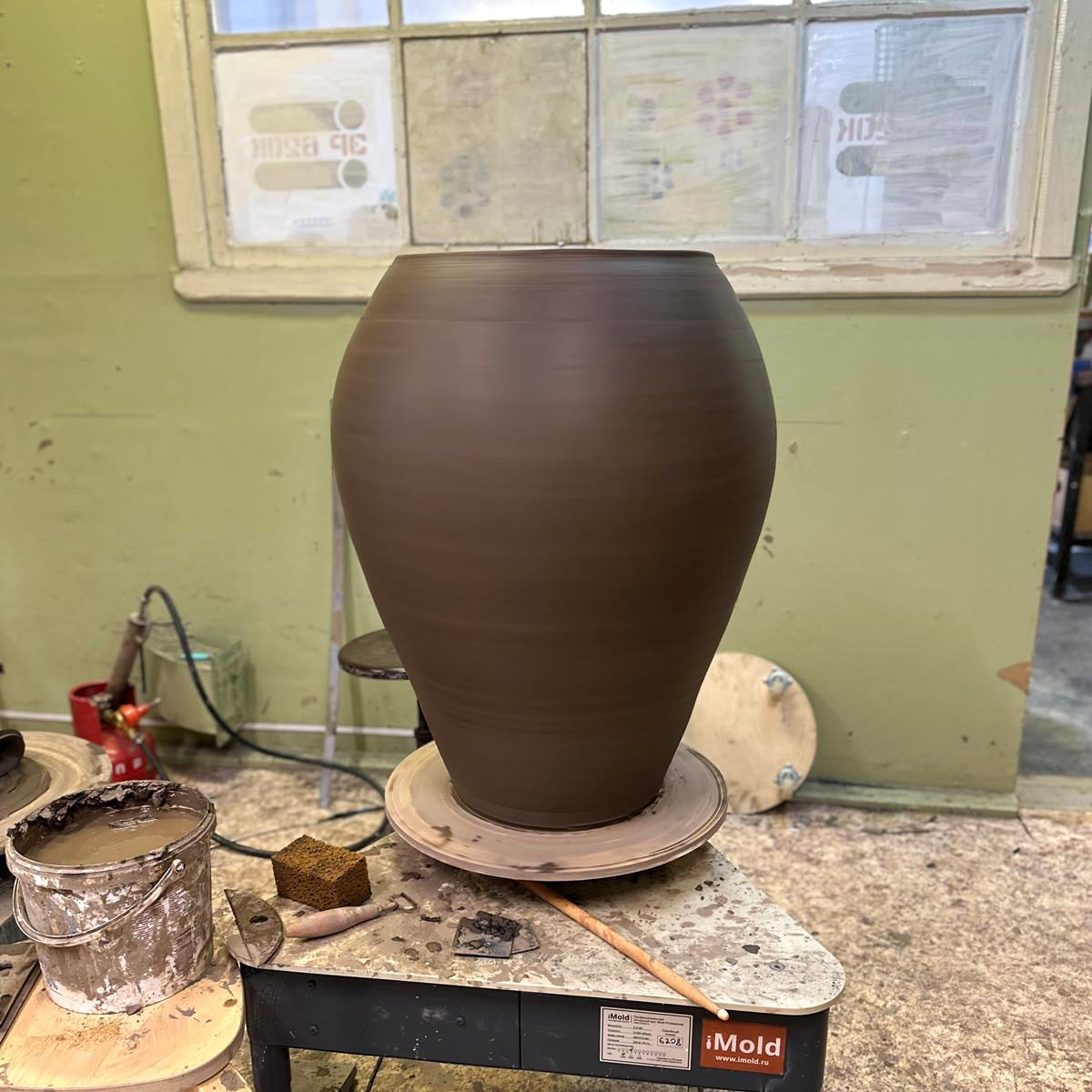 Горшки под деревья для конференц-зала частной усадьбы