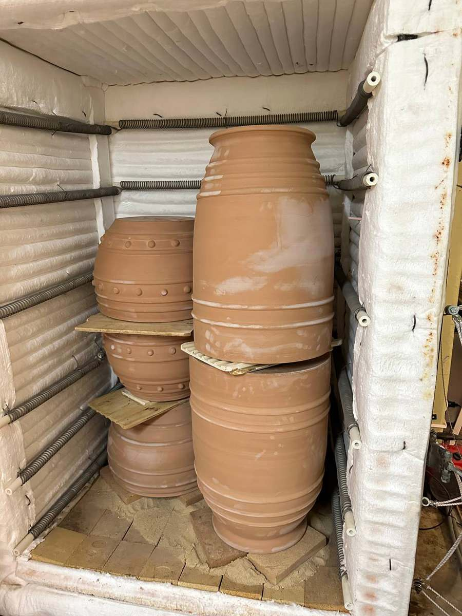 Горшки под деревья для конференц-зала частной усадьбы