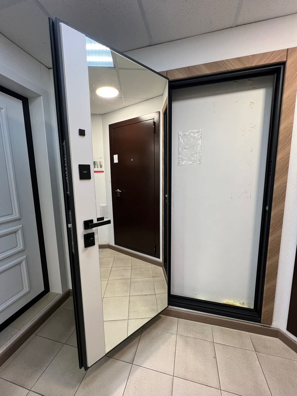 Интерьер магазина-салона Киров, Герцена, 88, цокольный этаж