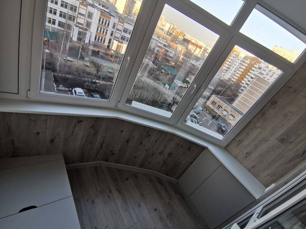 Остекление и отделка лоджии