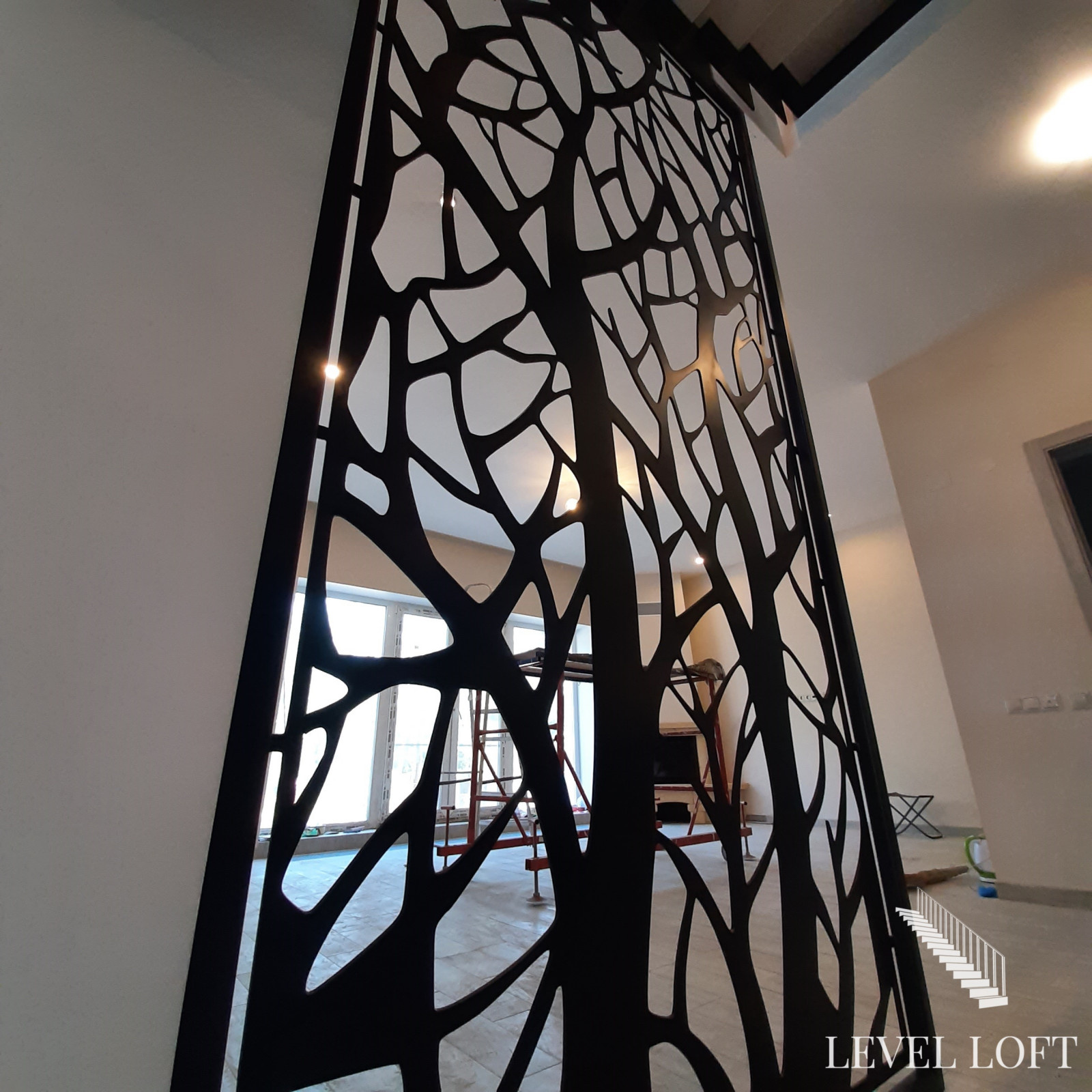 Лестница на двух косоурах из листа металла с межэтажной площадкой