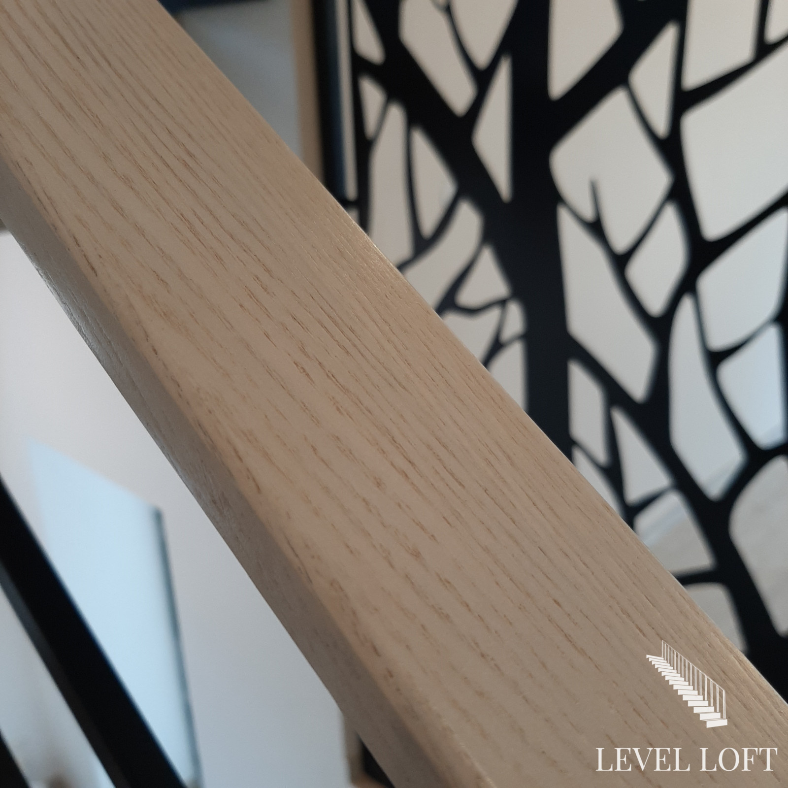 Лестница на двух косоурах из листа металла с межэтажной площадкой