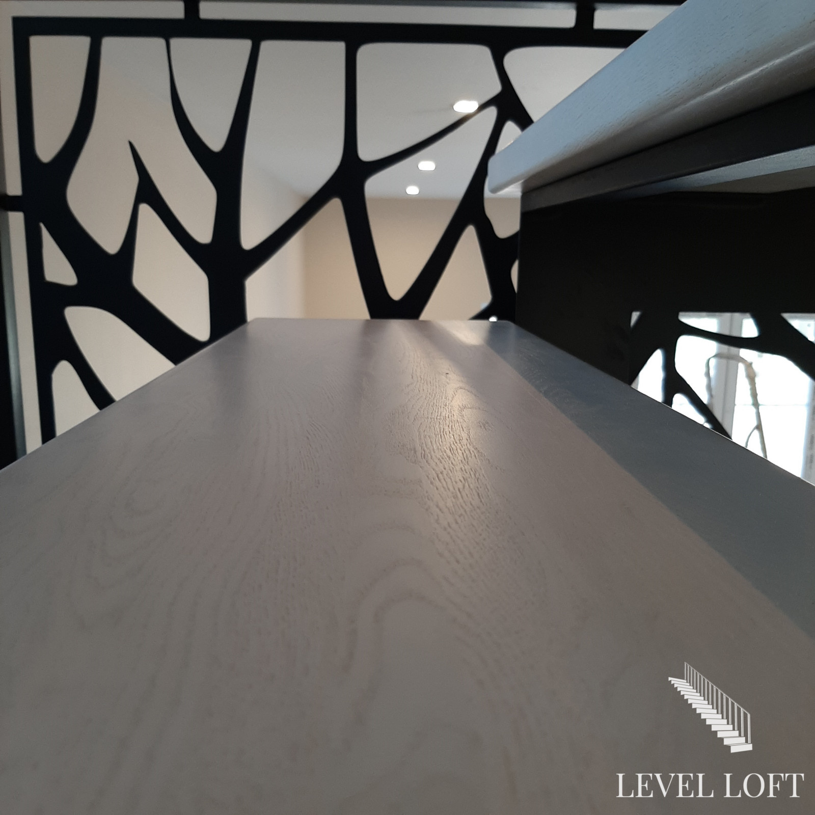 Лестница на двух косоурах из листа металла с межэтажной площадкой