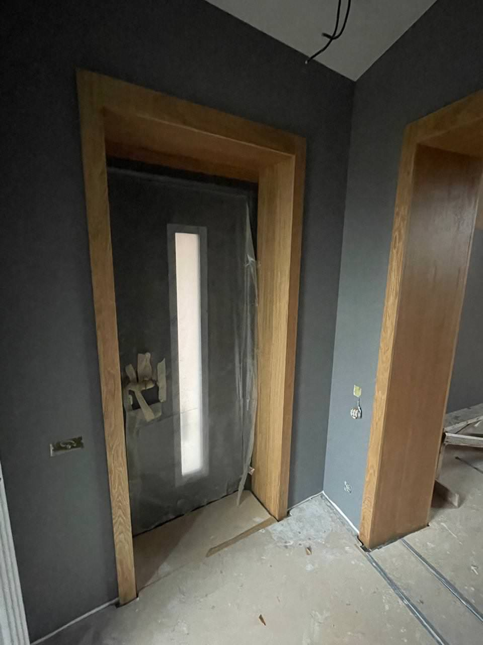 Шпонированные откосы в загородном доме