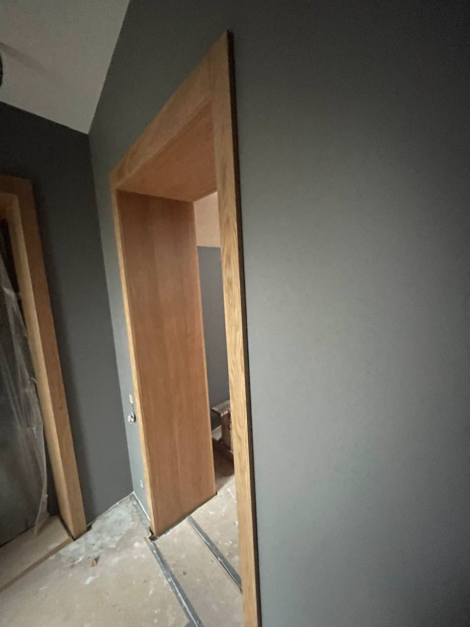 Шпонированные откосы в загородном доме