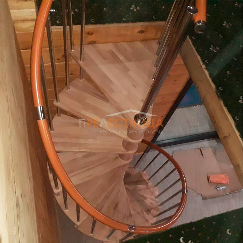 Винтовая лестница из бука Spiral Color D140
