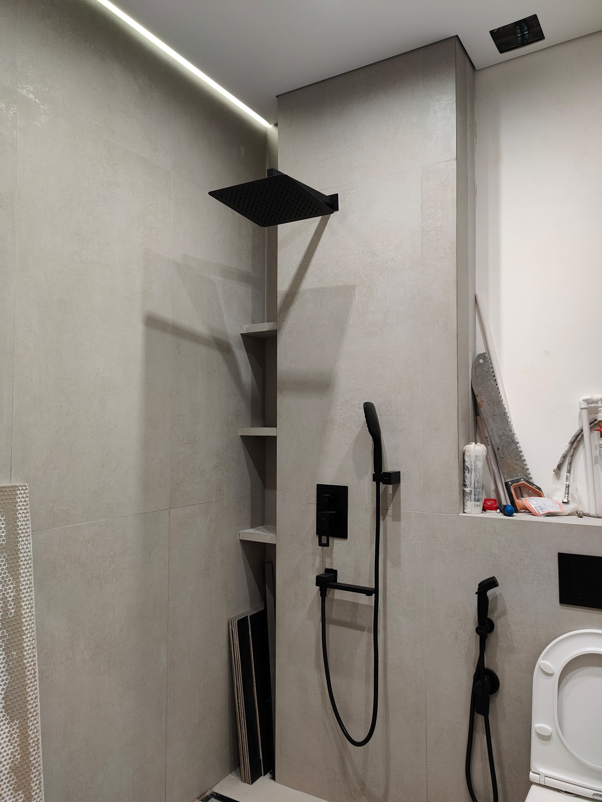 Новосибирск. ЖК Тихомиров. Эскизы + фото с реализации проекта.