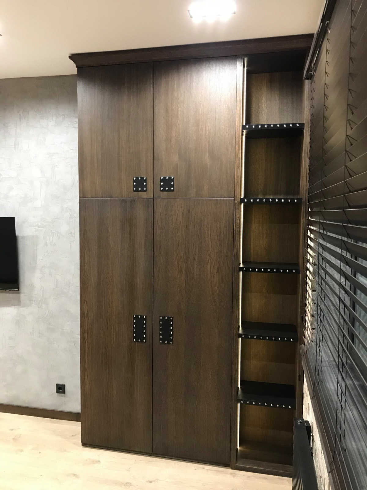 Шпонированный шкаф из дуба