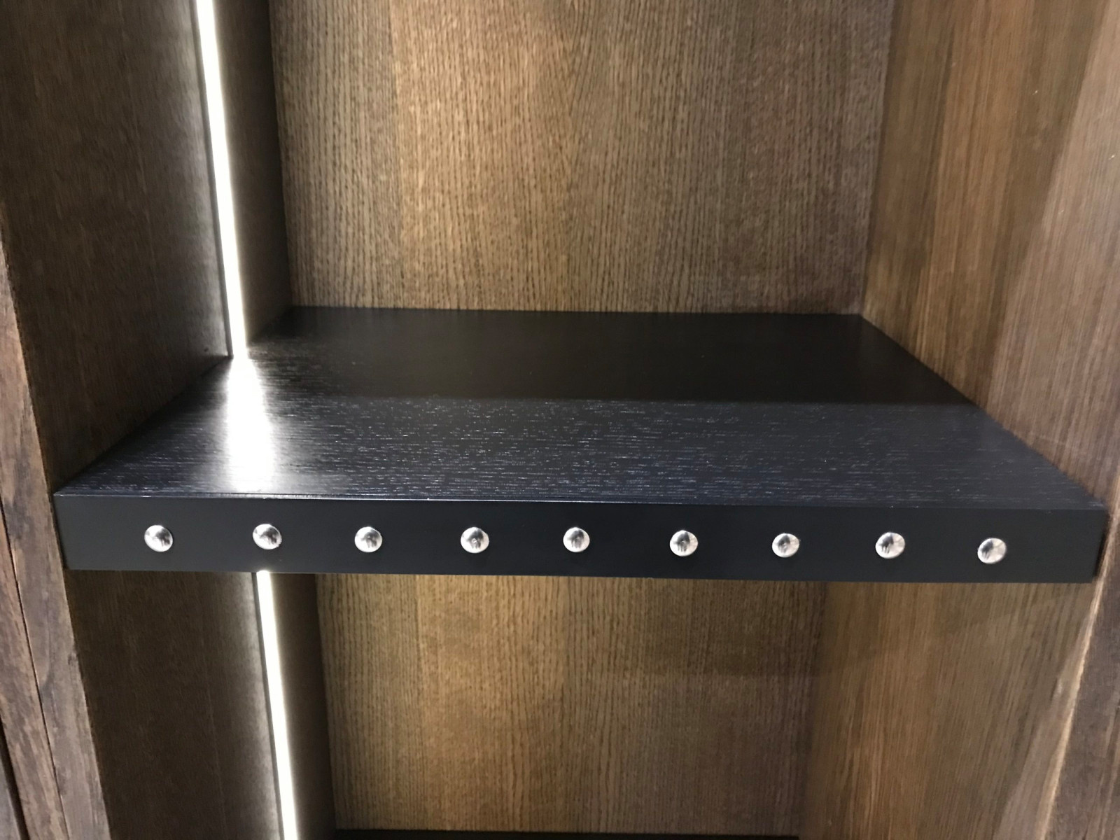 Шпонированный шкаф из дуба