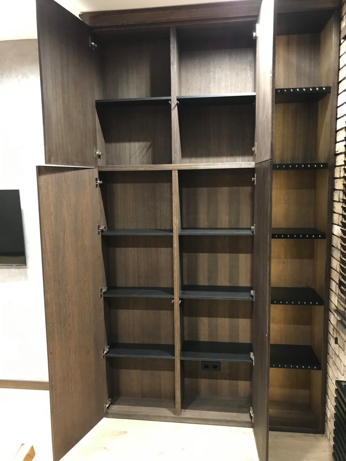 Шпонированный шкаф из дуба