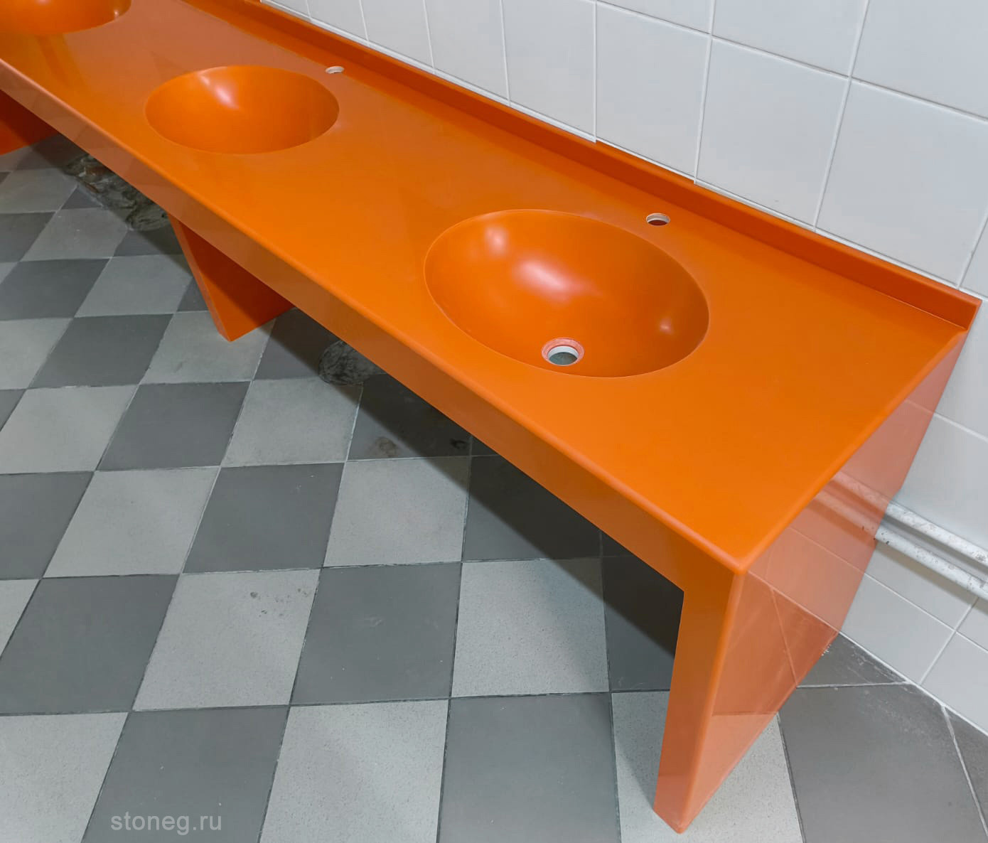 Hi-Macs S027 Orange Solid Стол с интегрированными раковинами из камня